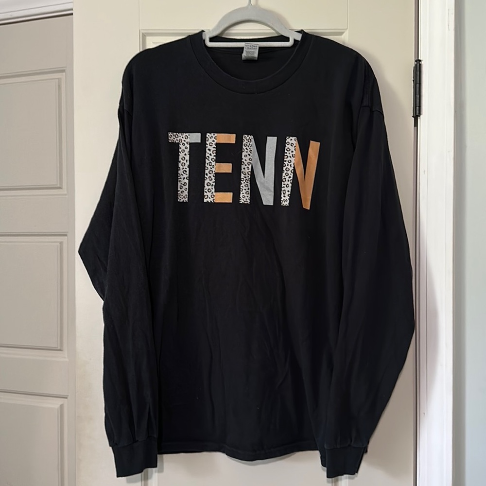 Gildan black long sleeve Tennessee Vols t-shirt, XL.